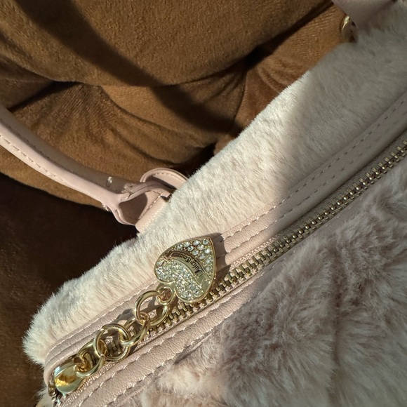COPY - Juicy Couture LETS GET COZY SATCHEL - Picture 5 of 5